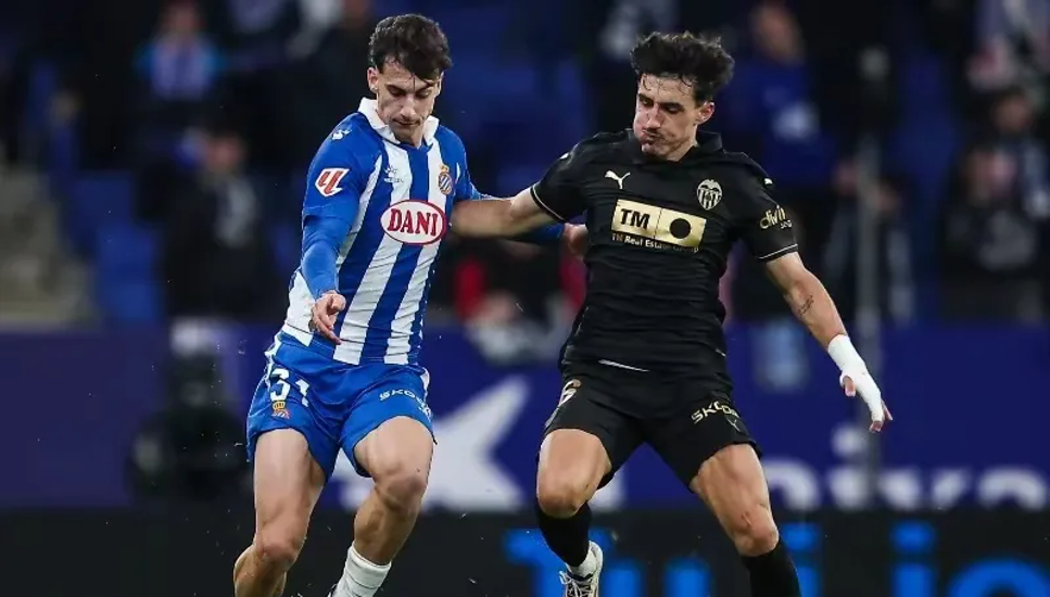 南宫体育-风云突变西班牙国家队冲刺阶段止住颓势，葡超版图或重绘，态度坚定，更衣室氛围转暖的简单介绍