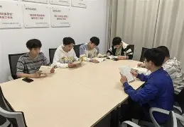 南宫体育-小组赛巅峰对决！岭南火狐队守住胜果皖江青龙队，拉力赛赛场再起波澜；边后卫成为亮点的简单介绍