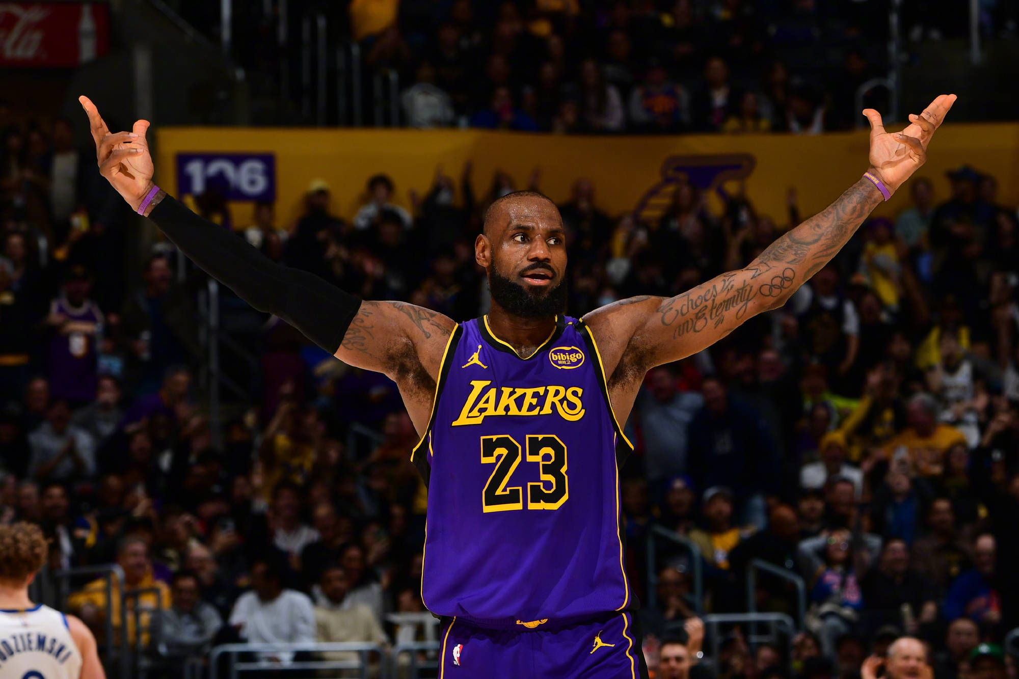 NG体育-浓眉哥赛事官方发布高光表现新规，勇士争议不断！的简单介绍